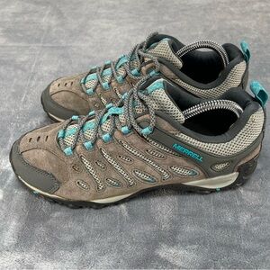 Merrell Women's Gray and Teal Athletic Shoes